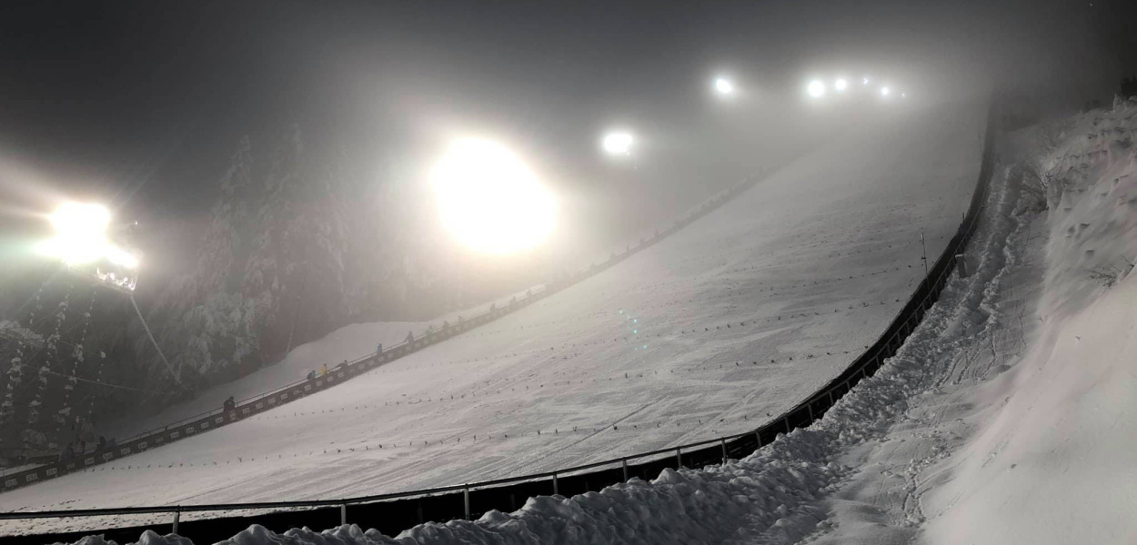 Planica 2023. Pustki na trybunach. Organizatorzy nie mają powodów do radości