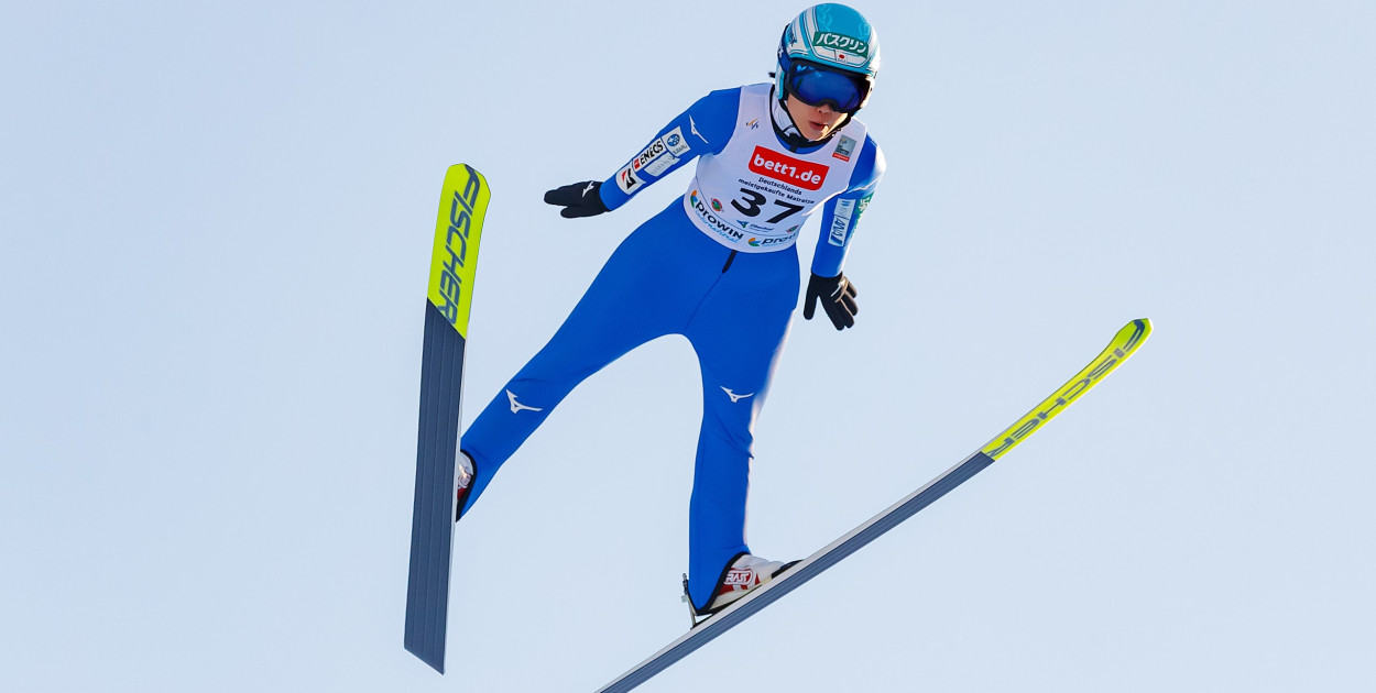 <a href="https://commons.wikimedia.org/wiki/File:2022-03-13_Wintersport,_Skisprung-Weltcup_der_Frauen_in_Oberhof_1DX_7177_by_Stepro.jpg">Steffen Prößdorf</a>, <a href="https://creativecommons.org/licenses/by-sa/4.0">CC BY-SA 4.0</a>, via Wikimedia Commons