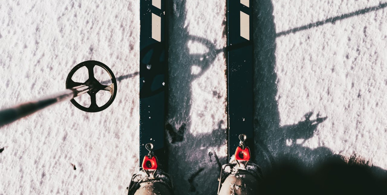 Jak dobrze dopasować buty narciarskie, aby spełniały swoją funkcję? Wyjaśniamy