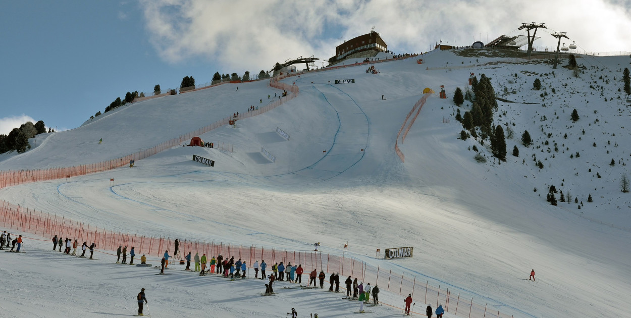 <a href="https://commons.wikimedia.org/wiki/File:Fis_Ski_World_Cup_Val_Gardena_Ciampinoi_start.jpg">Wolfgang Moroder</a>, <a href="https://creativecommons.org/licenses/by-sa/3.0">CC BY-SA 3.0</a>, via Wikimedia Commons