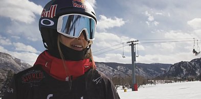 Księżniczka śniegu z olimpijskim złotem. Urodziła się w USA, reprezentuje Chiny