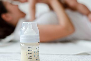 Groźna bakteria w mleku dla niemowląt. Nie podawaj dzieciom!-133599