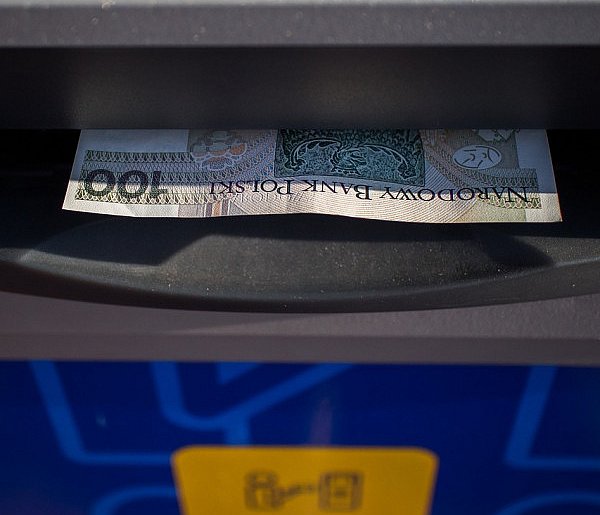 Nowy cennik usług bankowych. Klienci zapłacą więcej już od listopada-138118