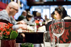 Posłowie chcą zmian w restauracjach. Gratis dla każdego gościa-138477
