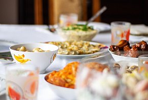 Polacy znów sięgną głębiej do kieszeni. Tyle wydają na świąteczne jedzenie-139447