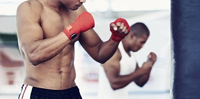 Sporty walki zimą: Jak utrzymać formę pod dachem, gdy na zewnątrz mróz?