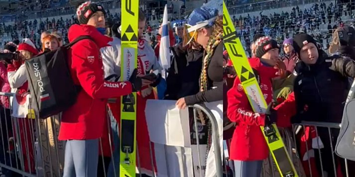 Kamil Stoch witany jak król. I skoczył najlepiej od lat. „Nie czuję radości”
