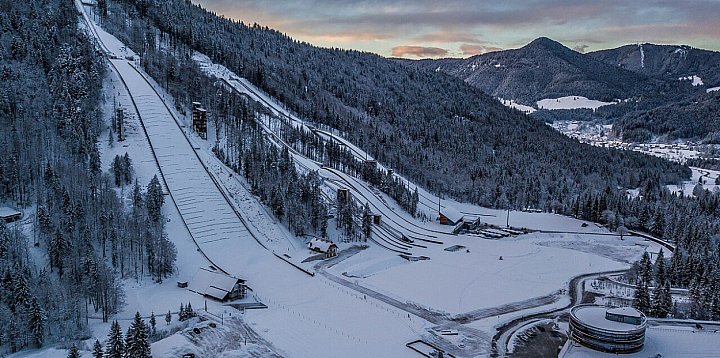 Groźny upadek w Planicy. Co ze zdrowiem Słoweńca?