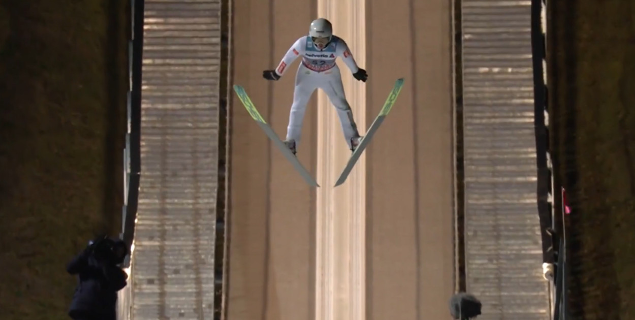 PŚ w Engelbergu. Kacper Tomasiak w TOP 5! Kobayashi wygrywa.