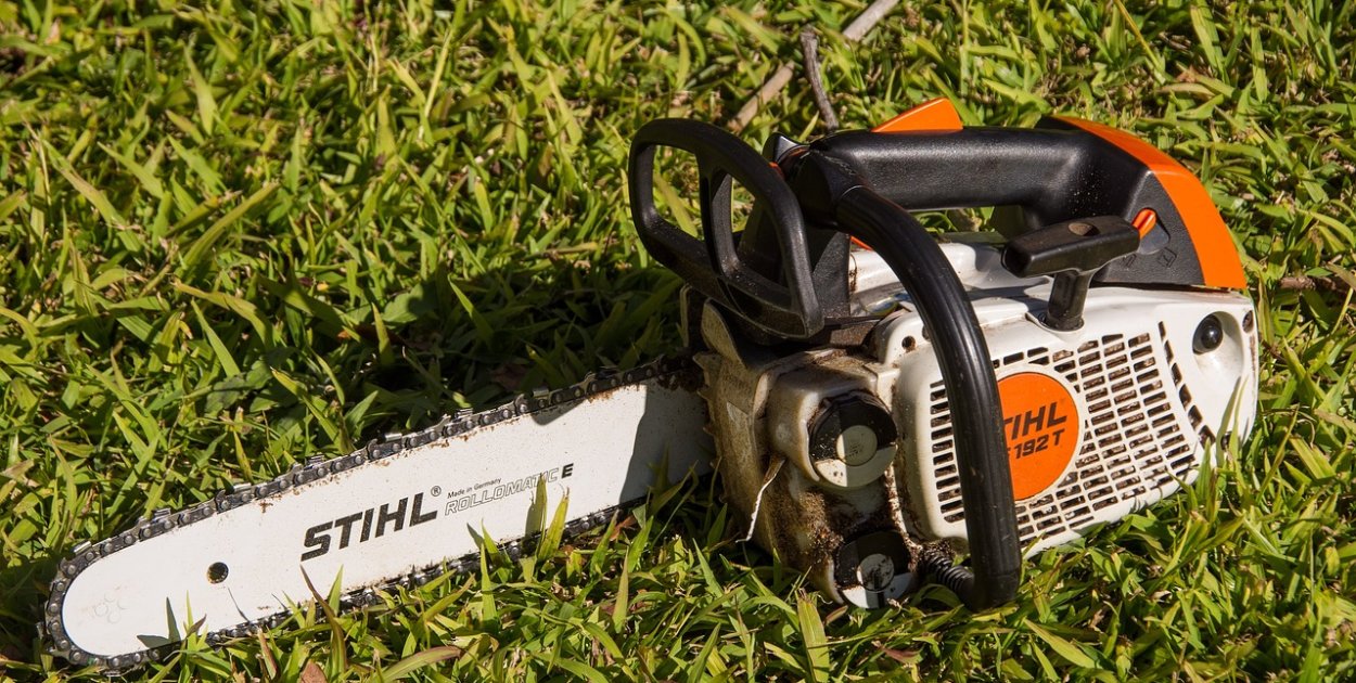 Sprzęt do dużych ogrodów który ułatwia każdą pracę terenową